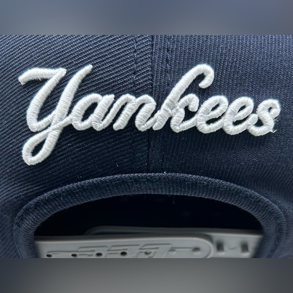 New York Yankees PRO STANDARD Side Script SnapBack Hat NYC Baseball Cap Gray UV - Picture 11 of 12